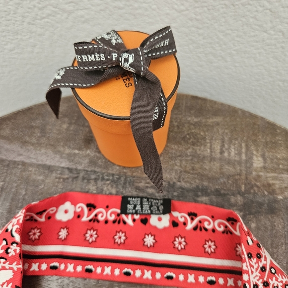 Hermès Peuple Du Vent Bandana Twilly Scarf - Picture 2 of 10